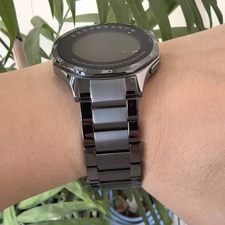 HUAWEI Watch GT 6 46mm titanium bracelet - black PVD on wrist