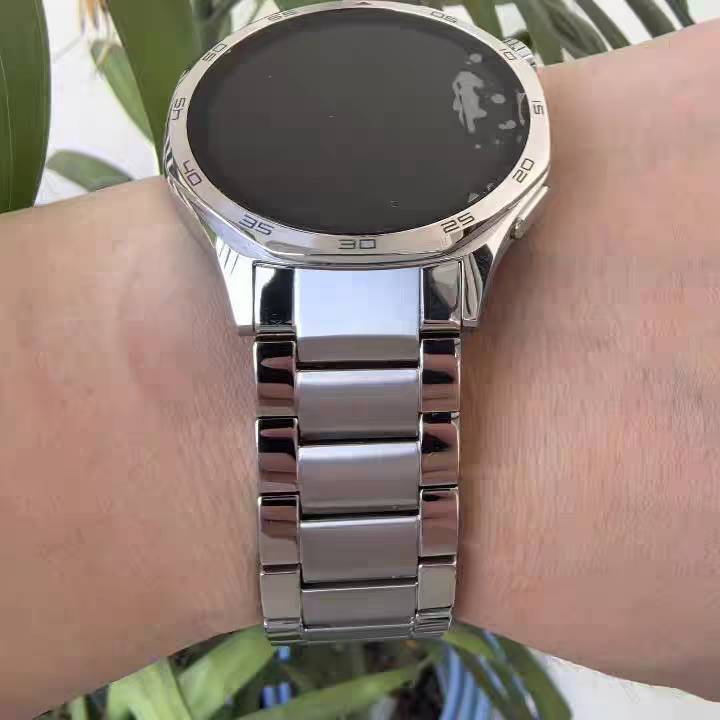 HUAWEI Watch GT 6 46mm titanium bracelet - silver PVD on wrist